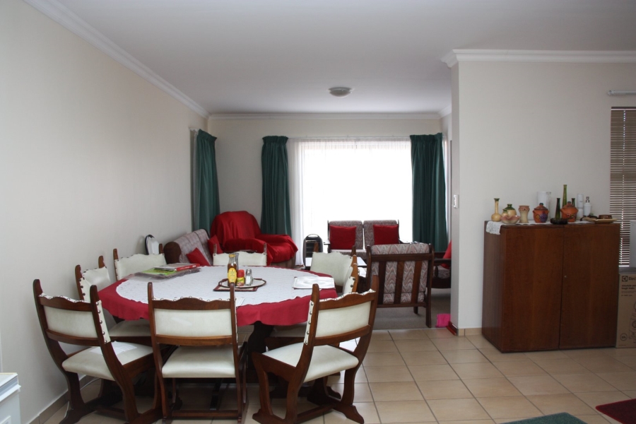 2 Bedroom Property for Sale in Langenhovenpark Free State